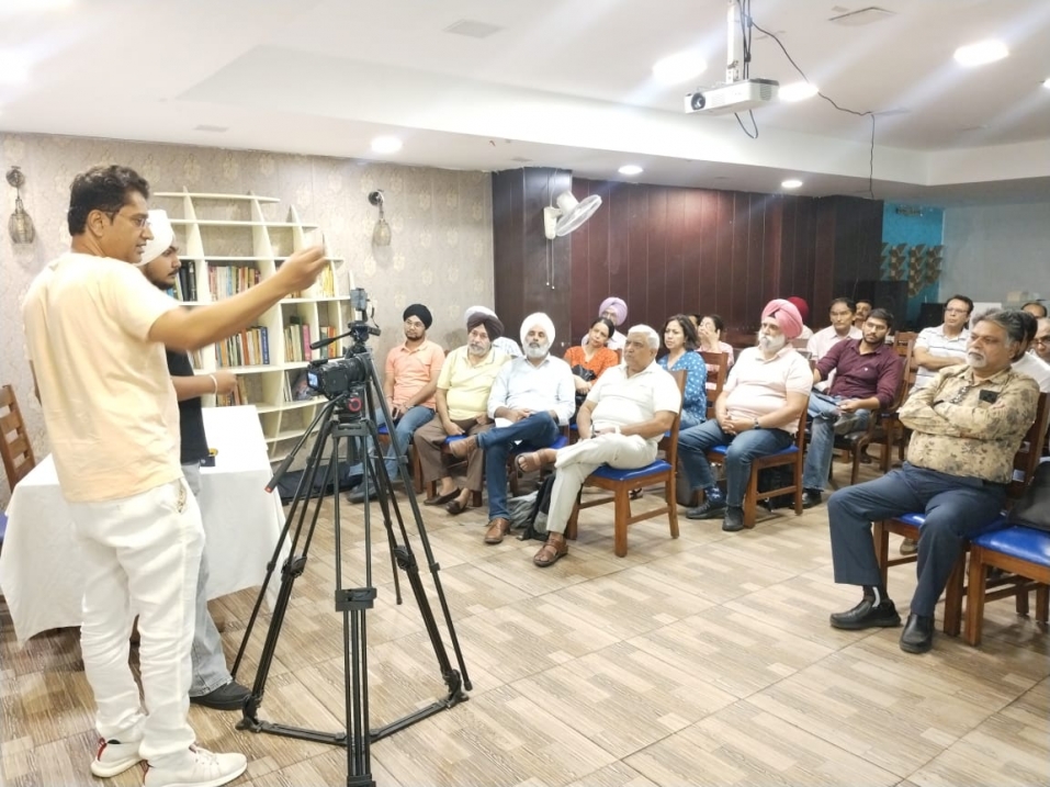 Mobile Journalism की बारीकियों को समझाने के लिए तीन दिनों की कार्यशाला three-day workshop का आयोजन 